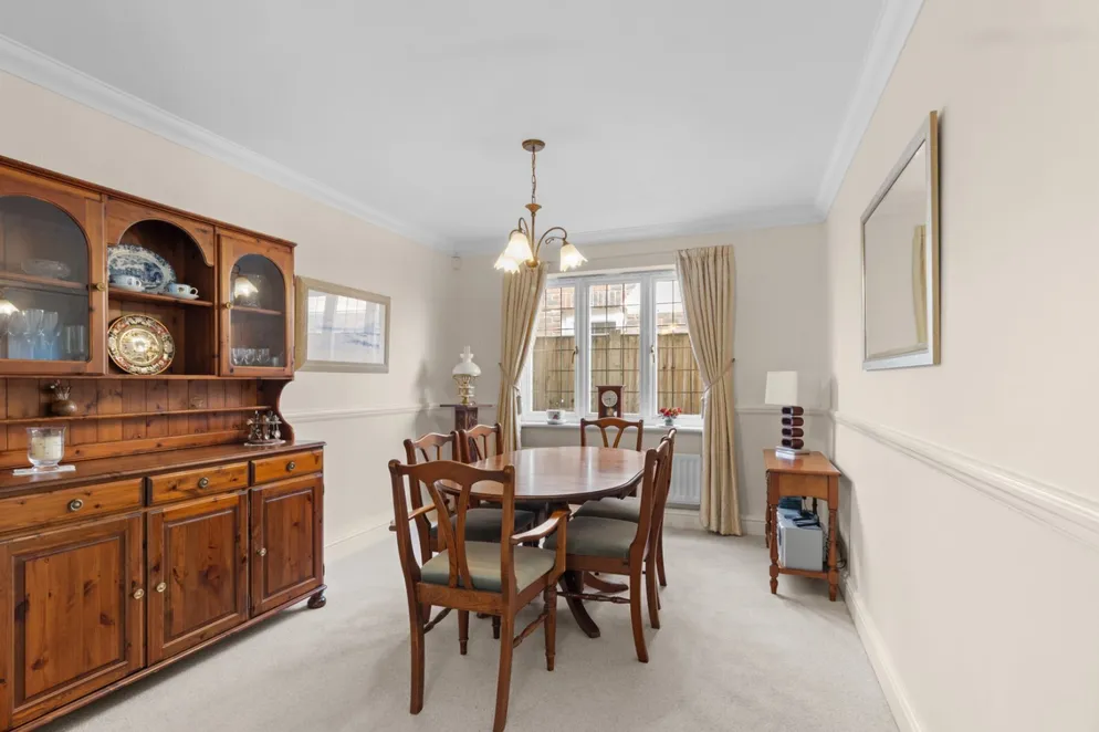 Property carousel item 4