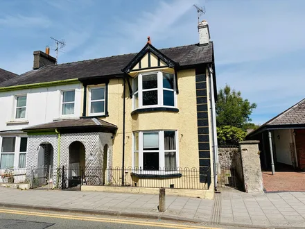 Bridge Street, Lampeter, SA48