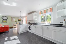 Garlichill Road, Epsom, KT18 photo 2