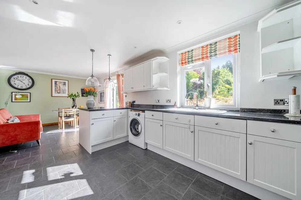 Garlichill Road, Epsom, KT18 photo 2