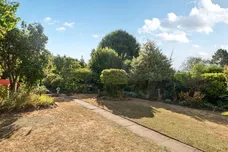Garlichill Road, Epsom, KT18 photo 3