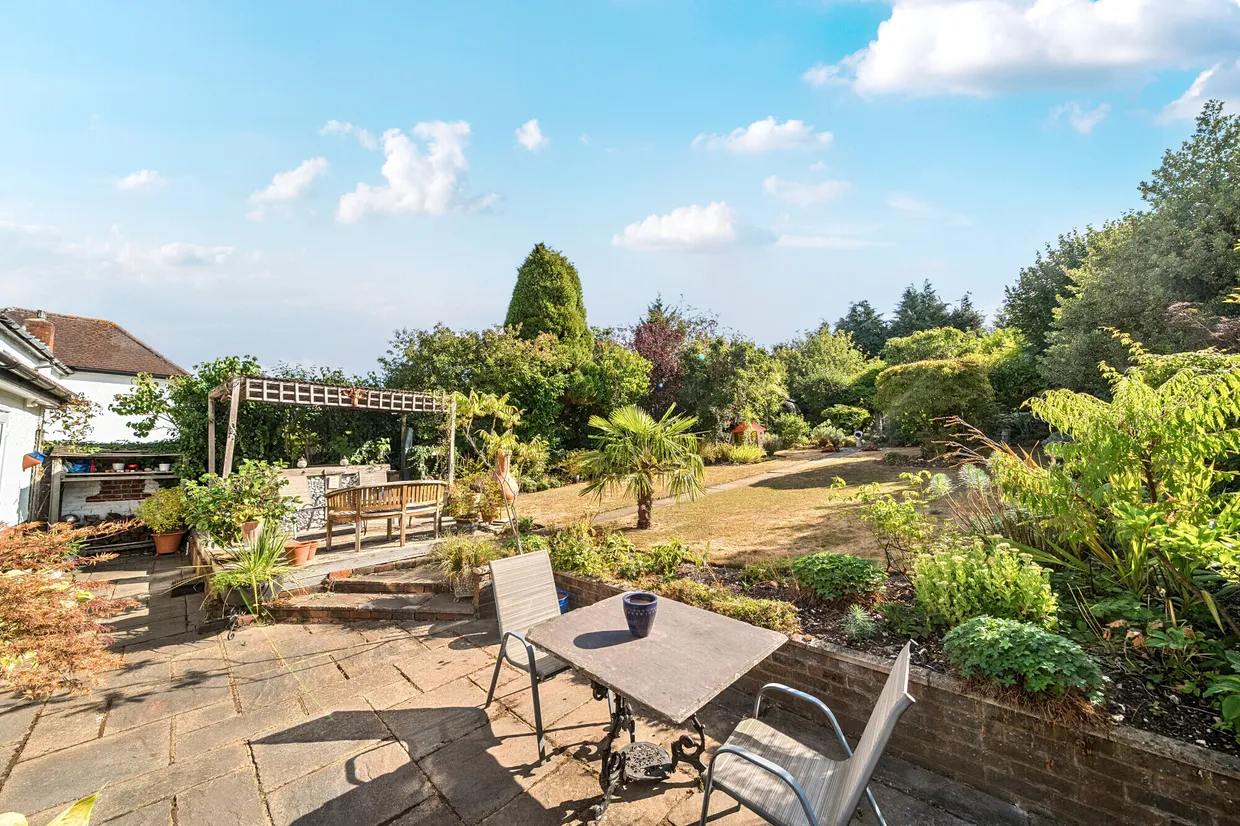 Garlichill Road, Epsom, KT18 photo 4