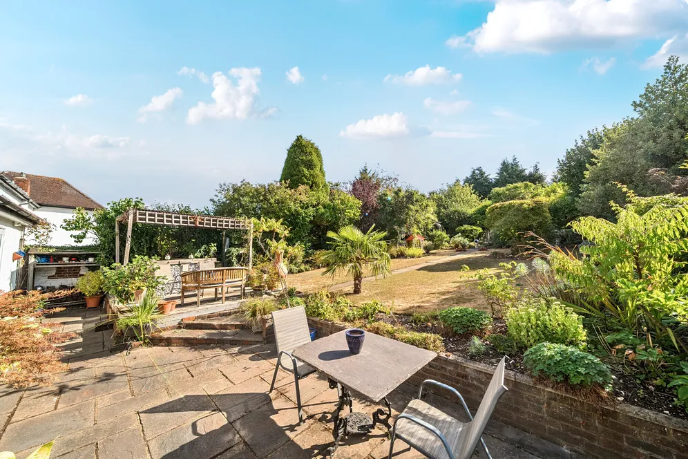 Garlichill Road, Epsom, KT18 photo 4