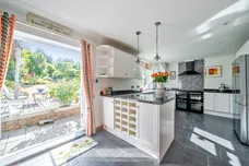 Garlichill Road, Epsom, KT18 photo 5
