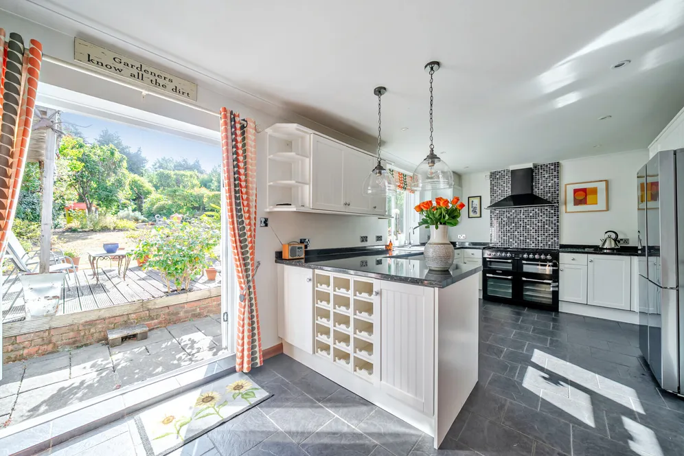 Garlichill Road, Epsom, KT18 photo 5