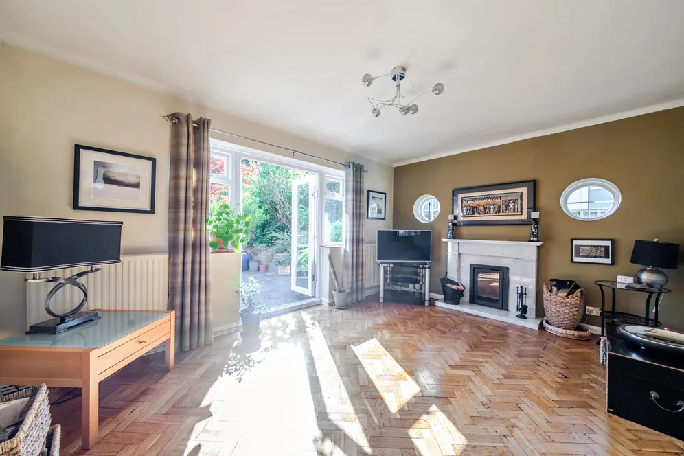 Garlichill Road, Epsom, KT18 photo 6