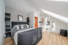 Garlichill Road, Epsom, KT18 photo 7