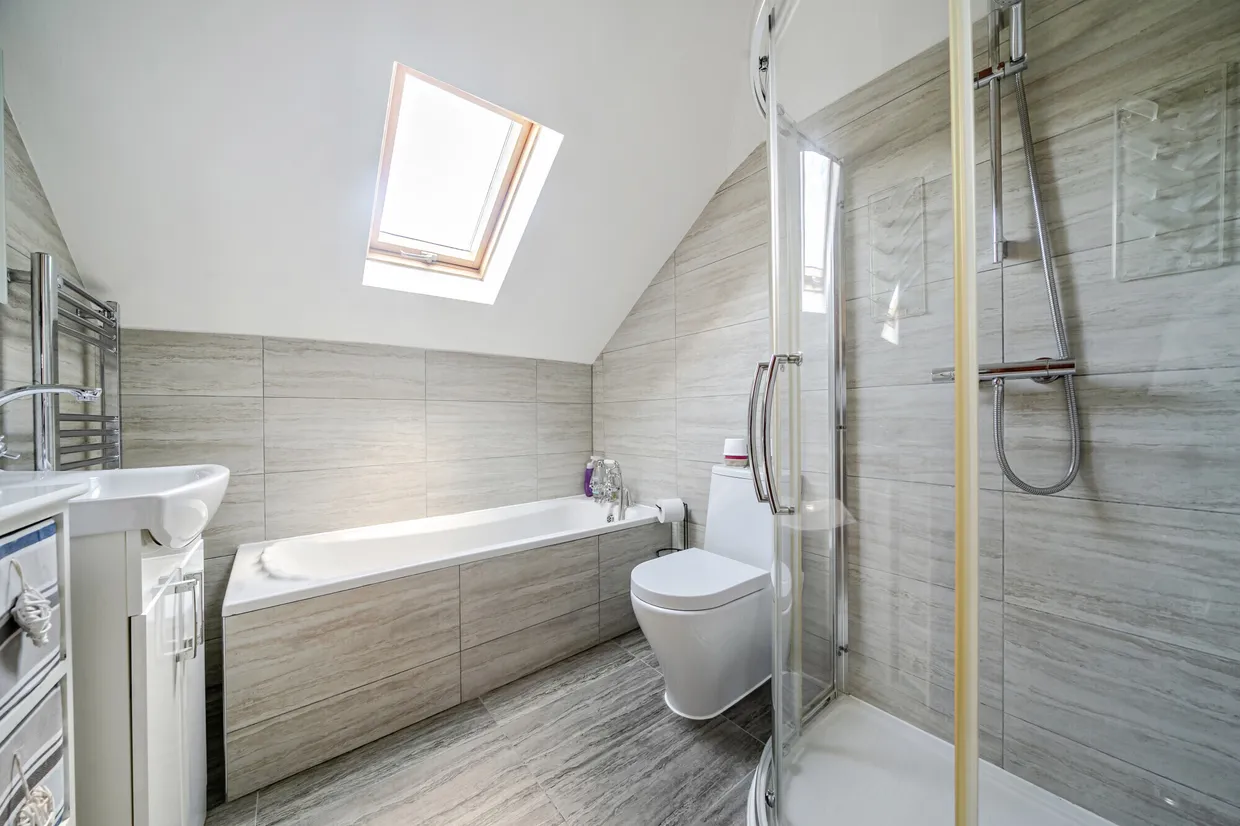 Garlichill Road, Epsom, KT18 photo 8