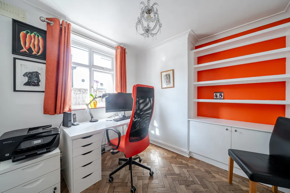 Garlichill Road, Epsom, KT18 photo 10