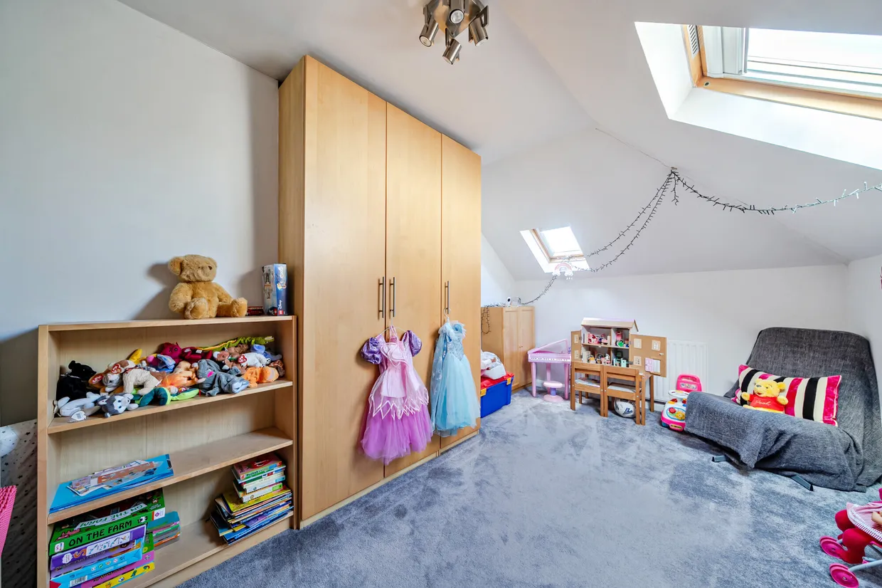 Garlichill Road, Epsom, KT18 photo 14