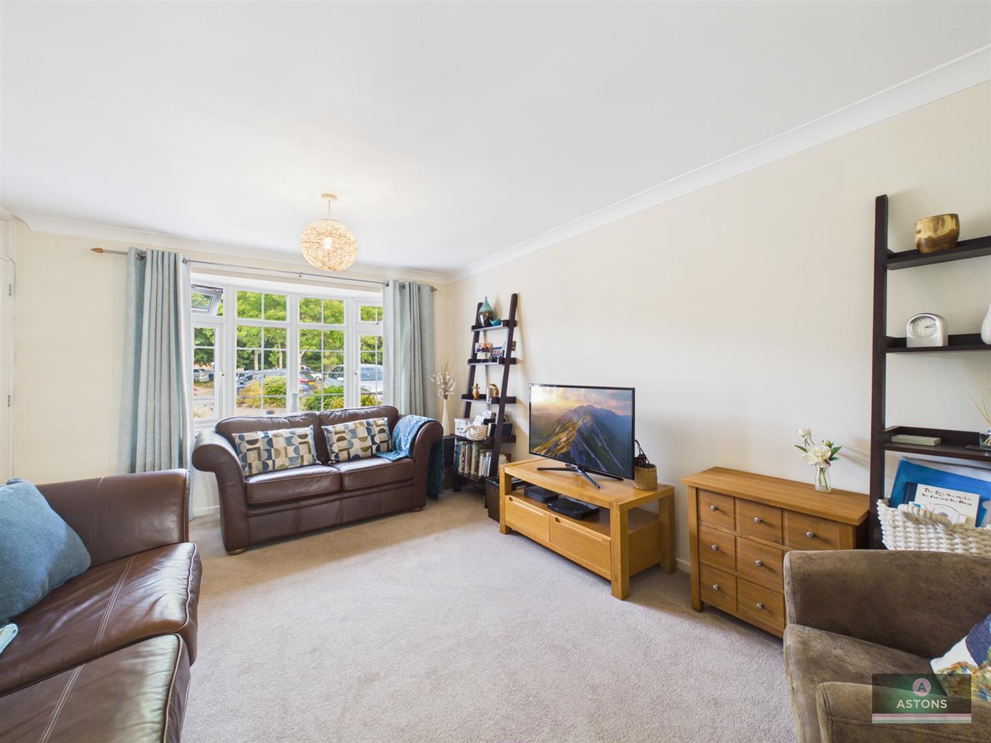 Colonsay Road, Crawley Image 2