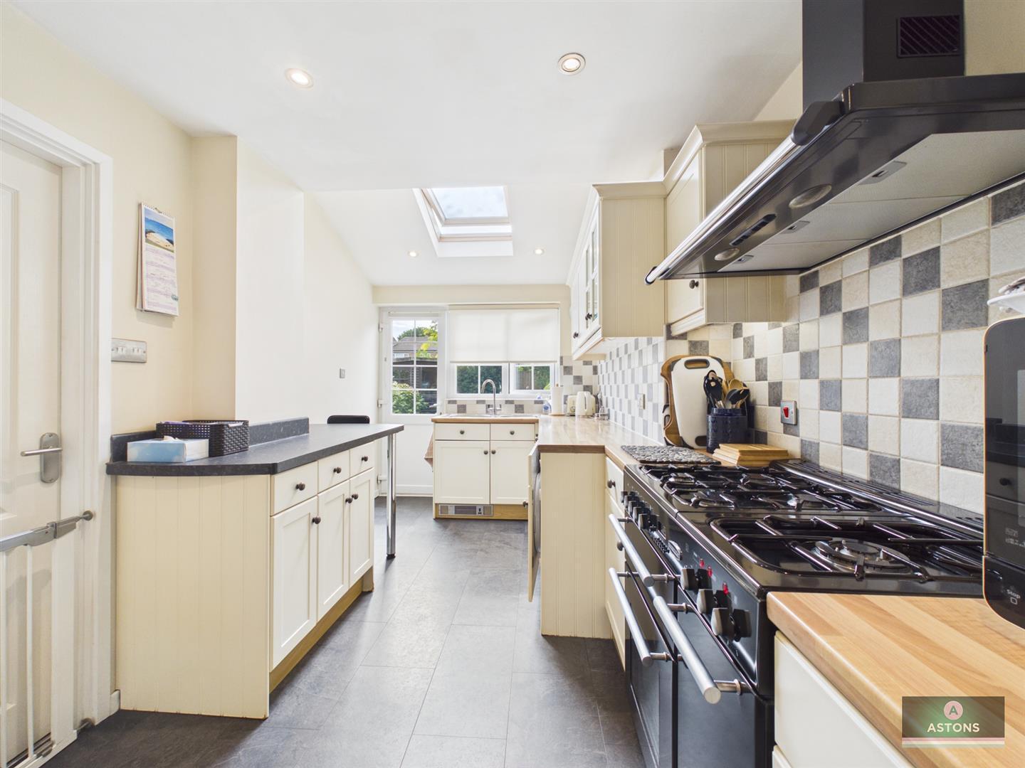 Colonsay Road, Crawley Image 3