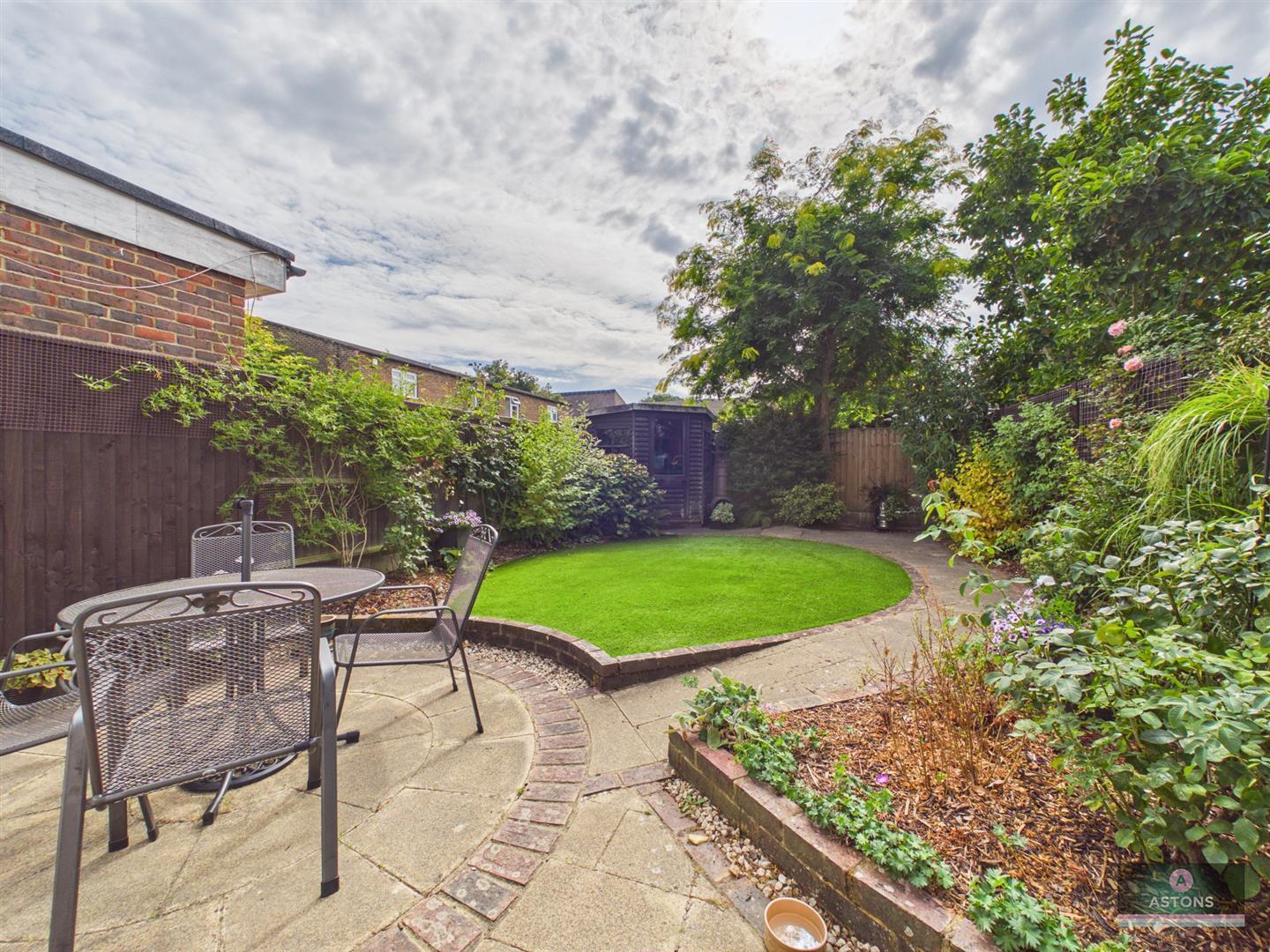 Colonsay Road, Crawley Image 4