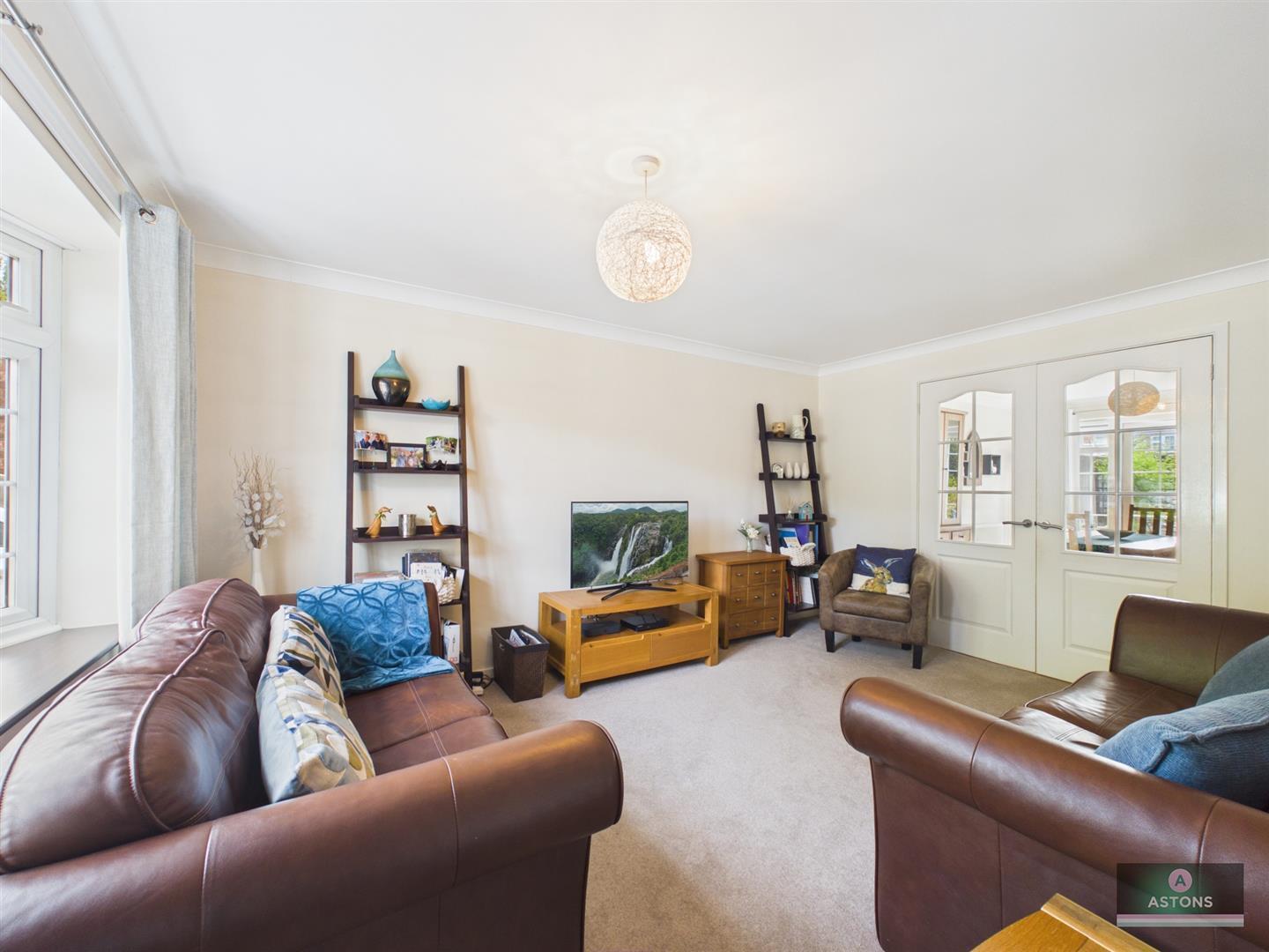 Colonsay Road, Crawley Image 5