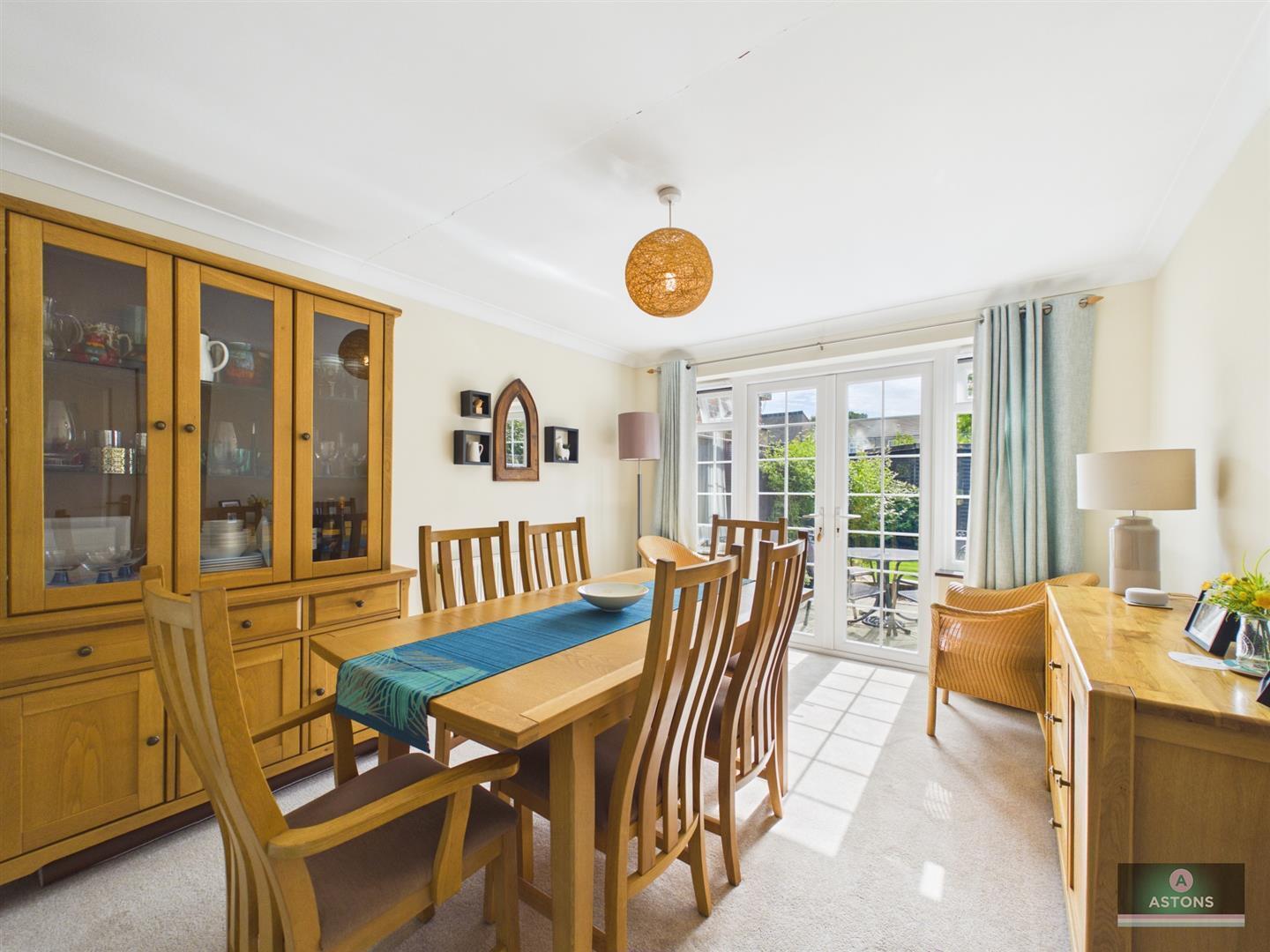Colonsay Road, Crawley Image 6