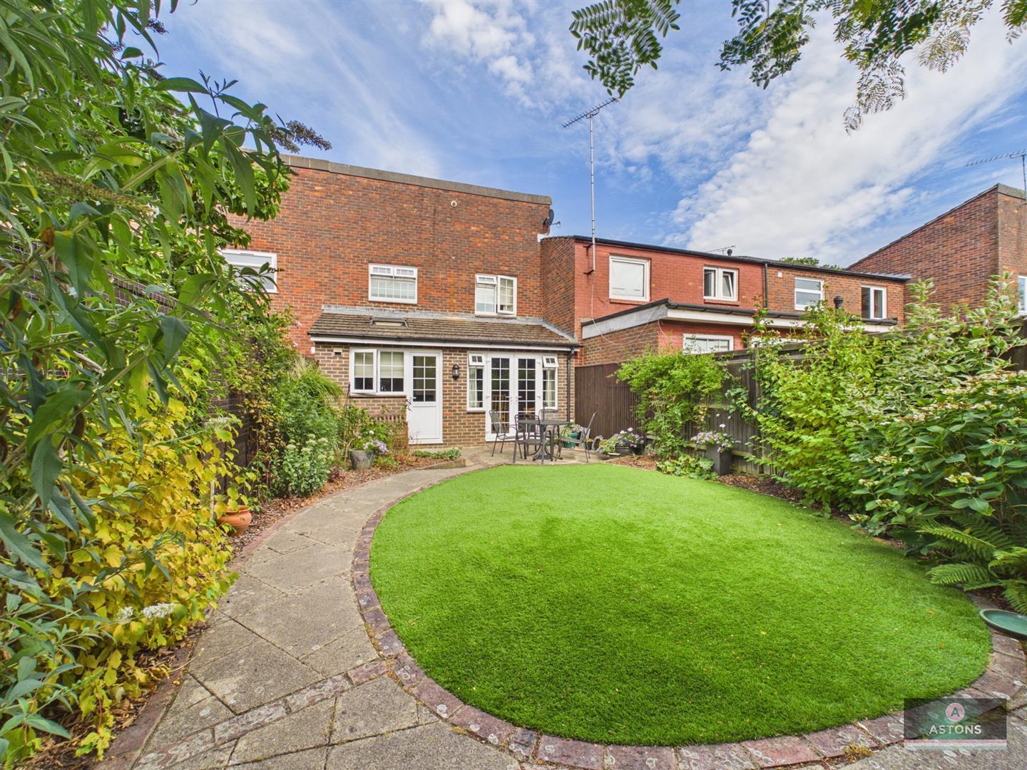 Colonsay Road, Crawley Image 8