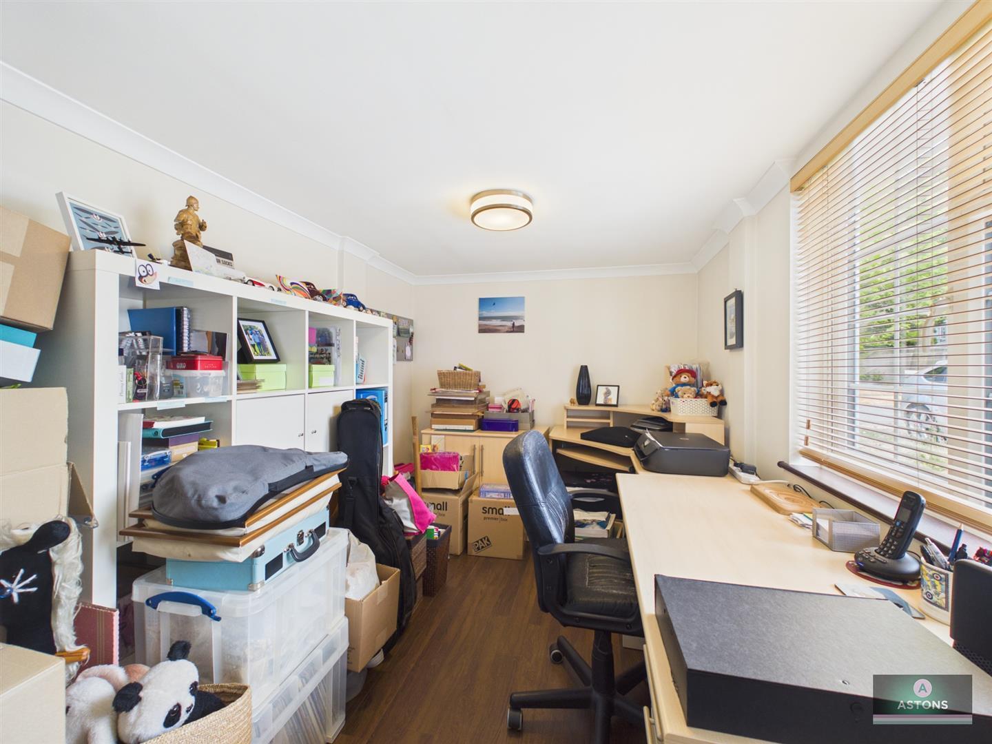 Colonsay Road, Crawley Image 10