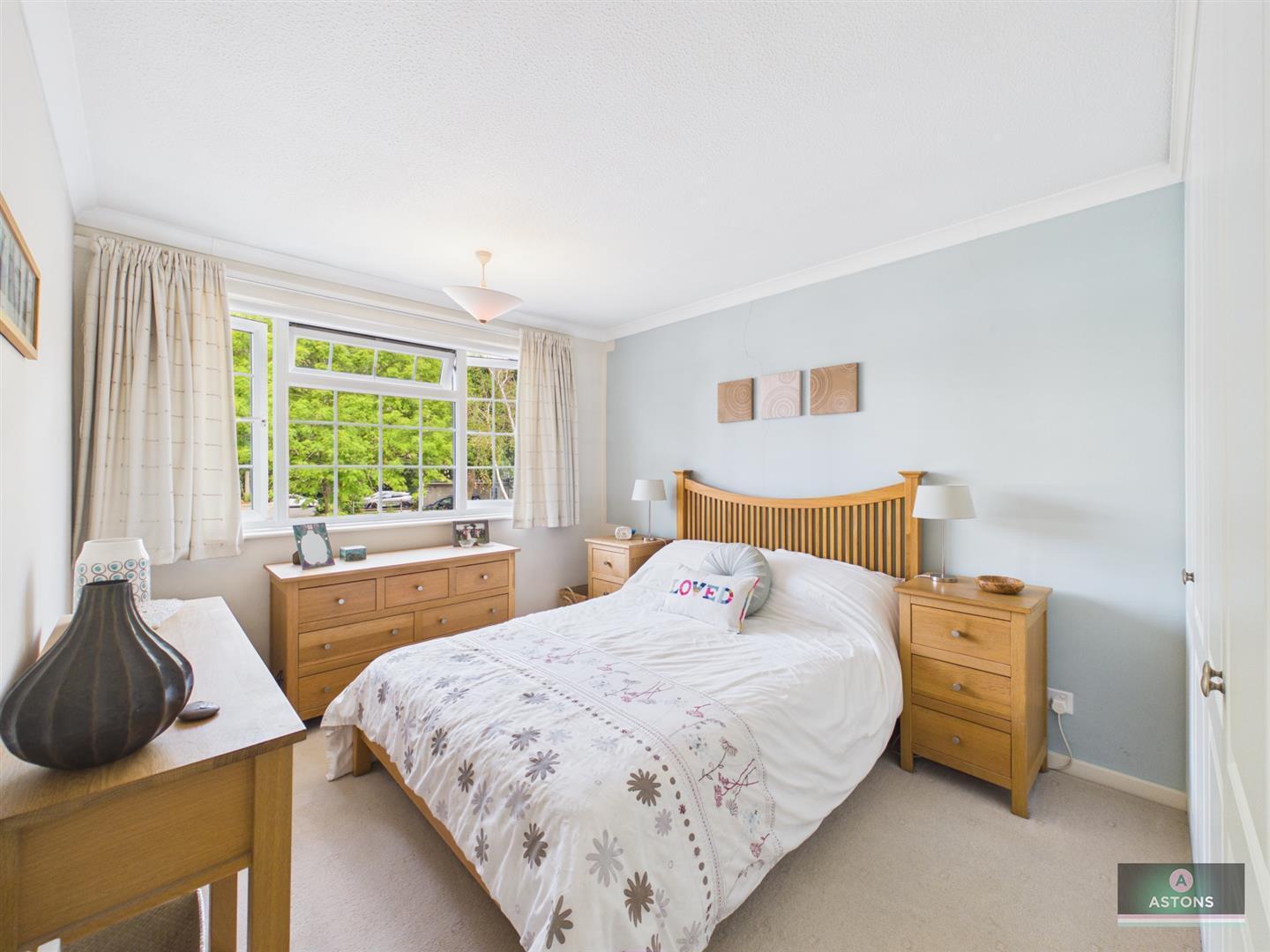 Colonsay Road, Crawley Image 11
