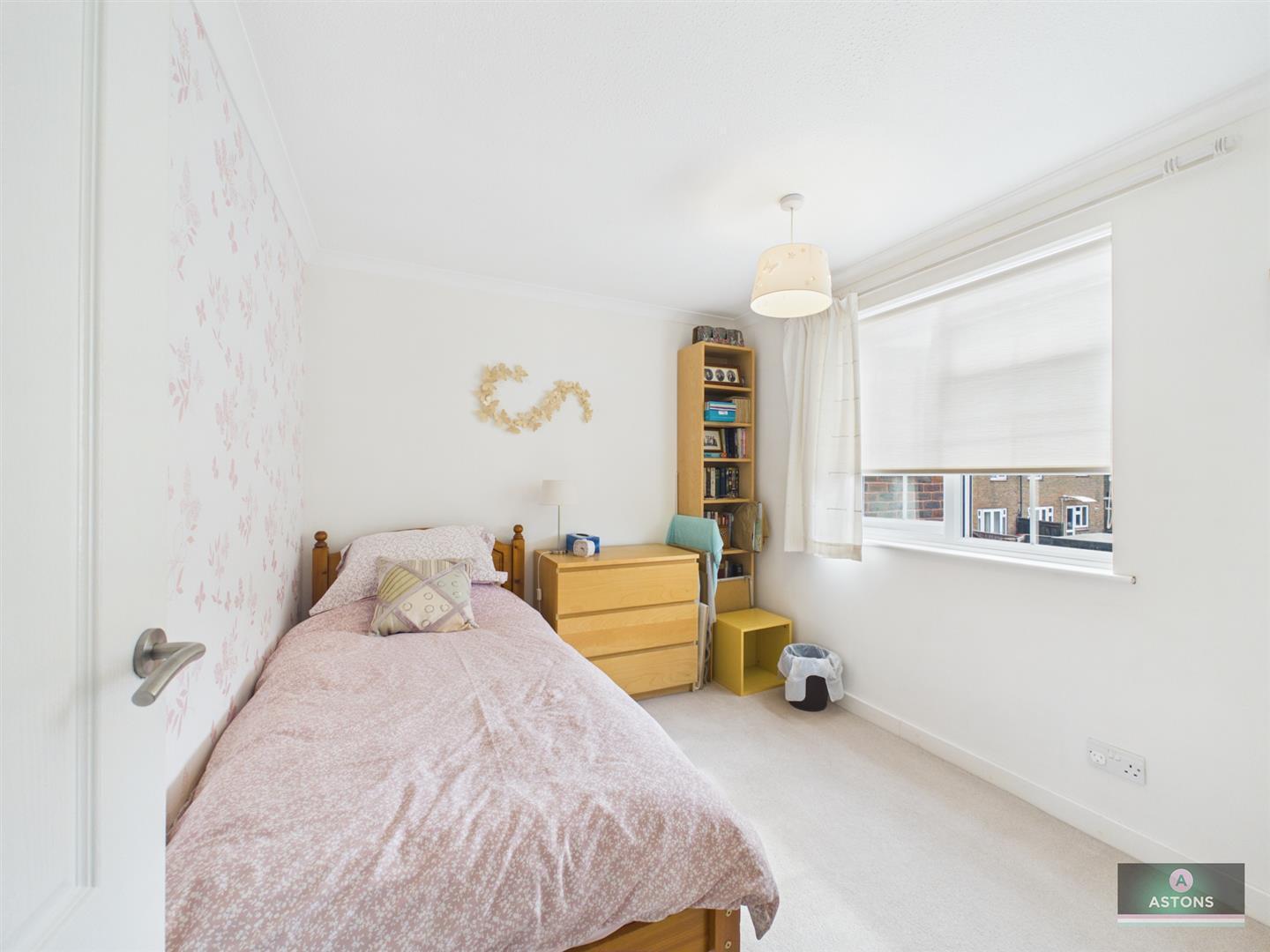 Colonsay Road, Crawley Image 12