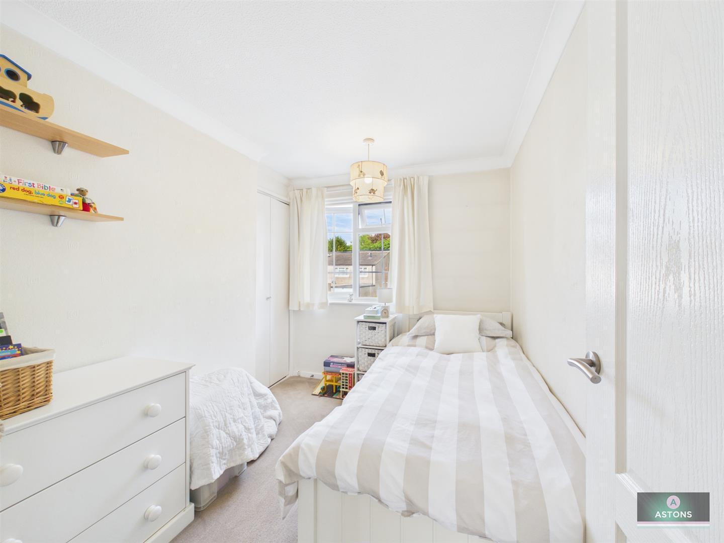 Colonsay Road, Crawley Image 13