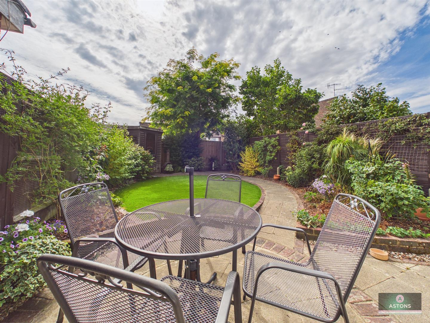 Colonsay Road, Crawley Image 14