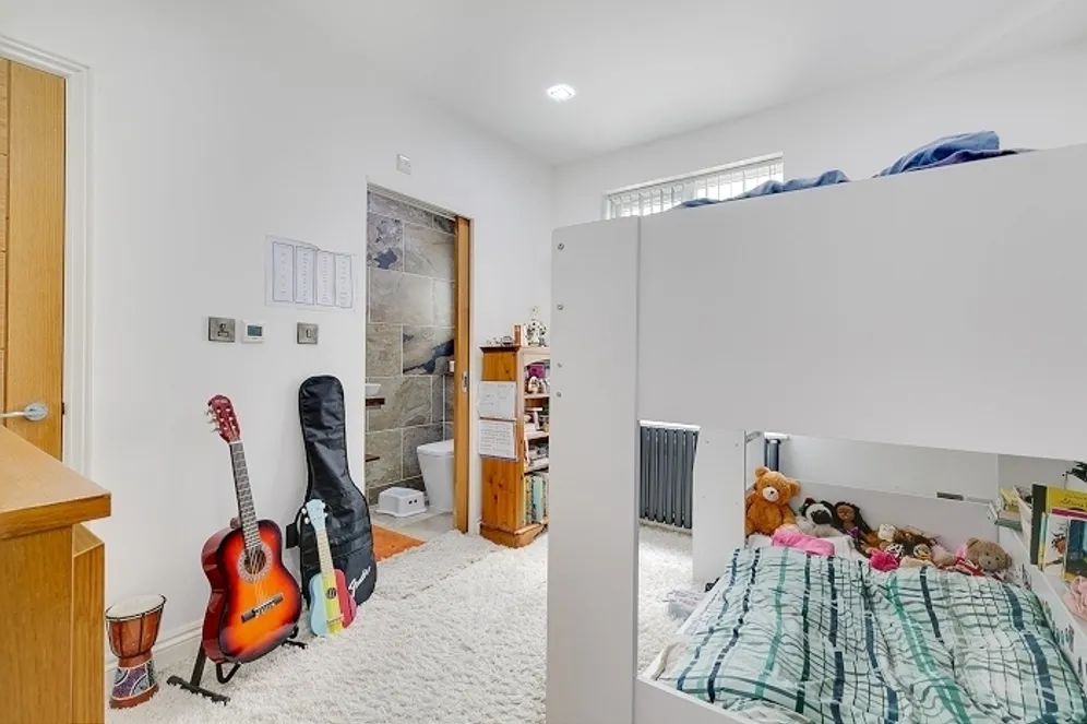 Grove Avenue London N10 photo 22