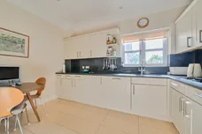 High Road, Whetstone, N20 photo 2