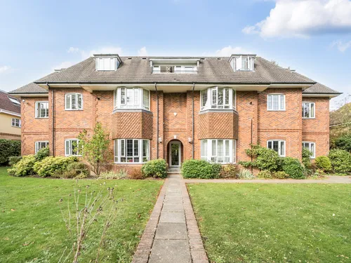 Shoppenhangers Road, MAIDENHEADphoto