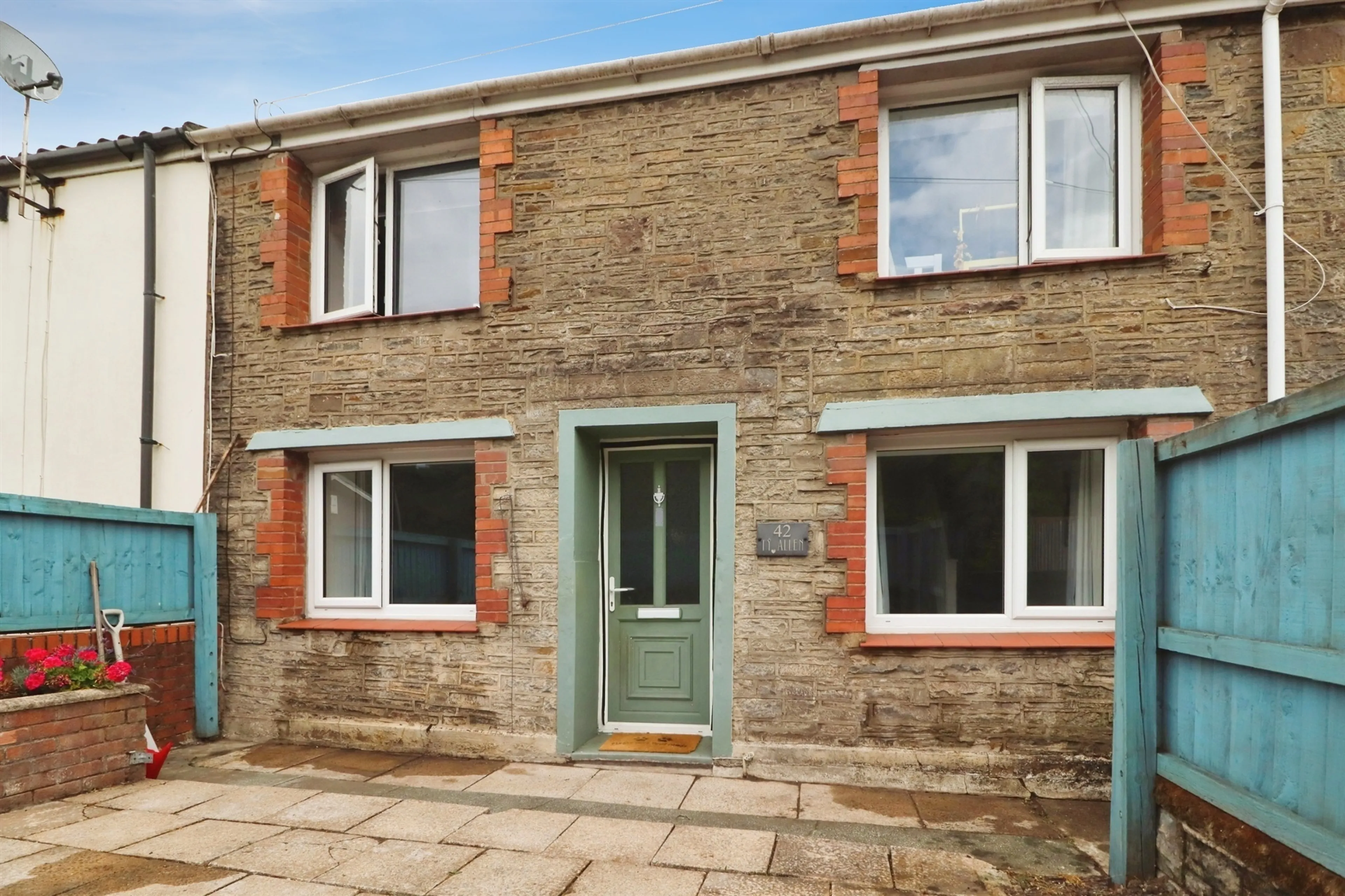 Property at Hopkinstown Road, Pontypridd