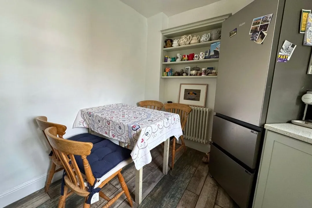 https://mr0.homeflow-assets.co.uk/files/photo/image/48145/7914/_x_/TOP230113_50.jpg