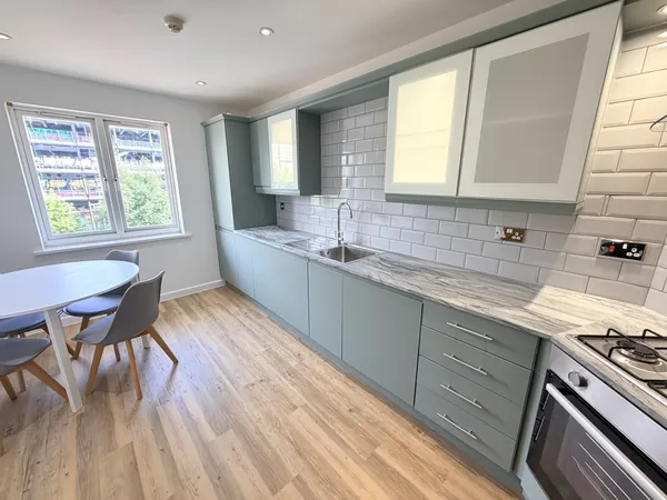 Amalfi House, Ffordd Garthorne, Cardi...
