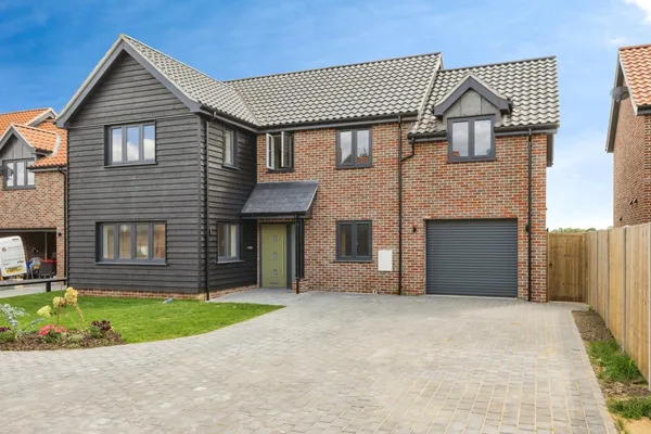 Alia Way, Church Road, North Lopham, ...