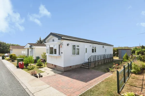 East Avenue, Althorne, Chelmsford, Es...
