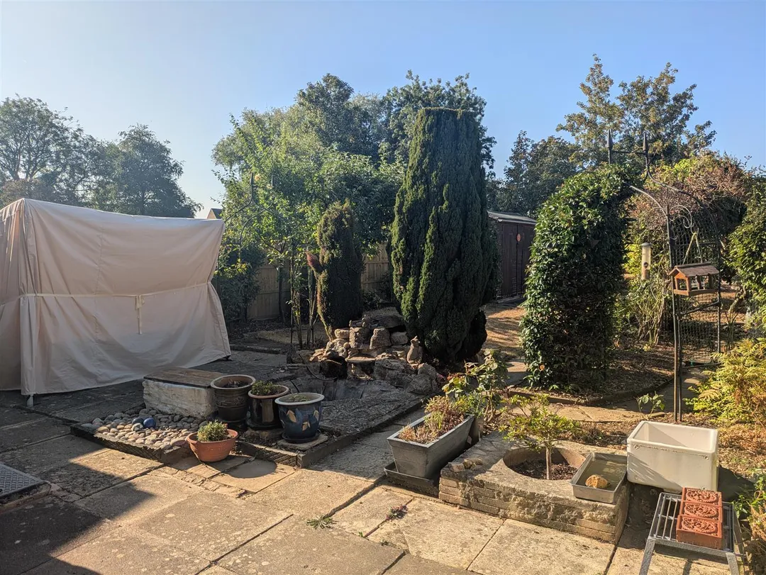 https://mr0.homeflow-assets.co.uk/files/photo/image/48150/5577/_x_/OLC56-6d5EiGwJJUZE4U3A.jpg