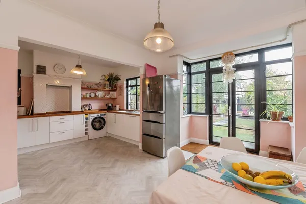 Northumberland Crescent, Southend-on-...