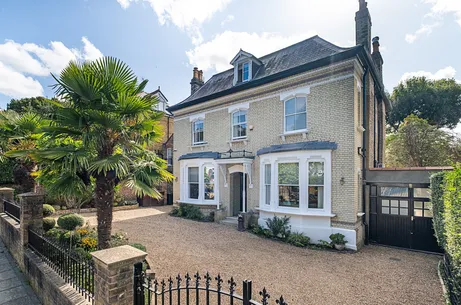 Liverpool Road, Kingston Upon Thames, KT2