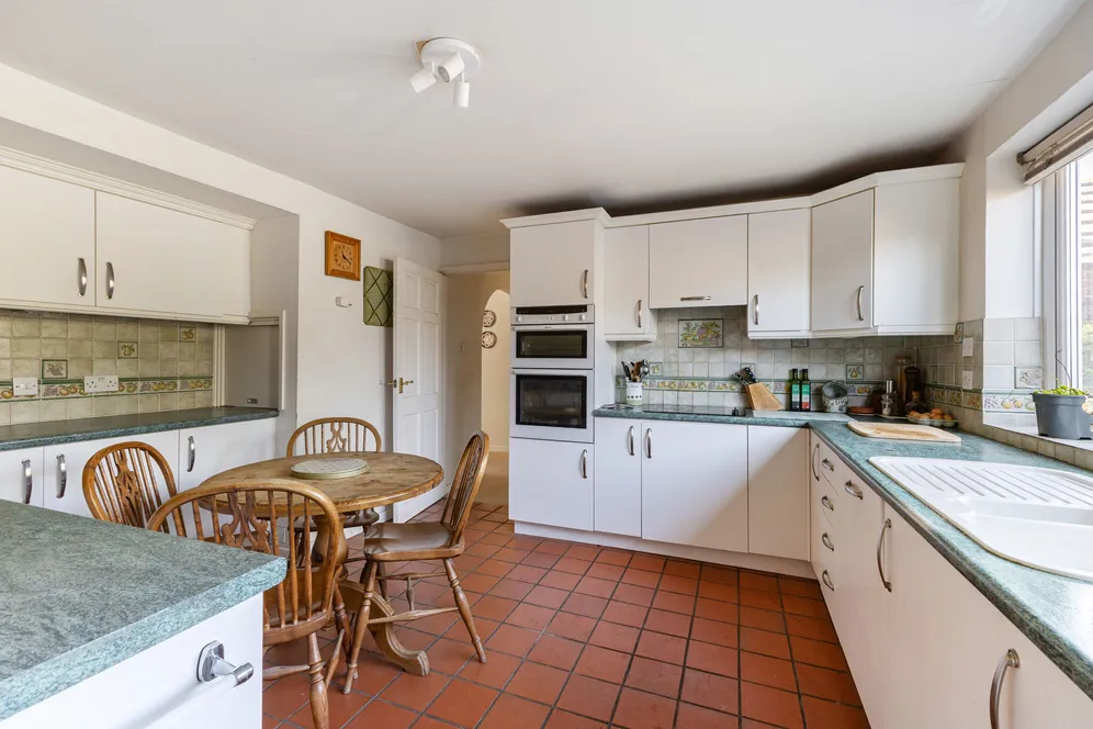 Winchester Road, Petersfield, GU32 photo 9