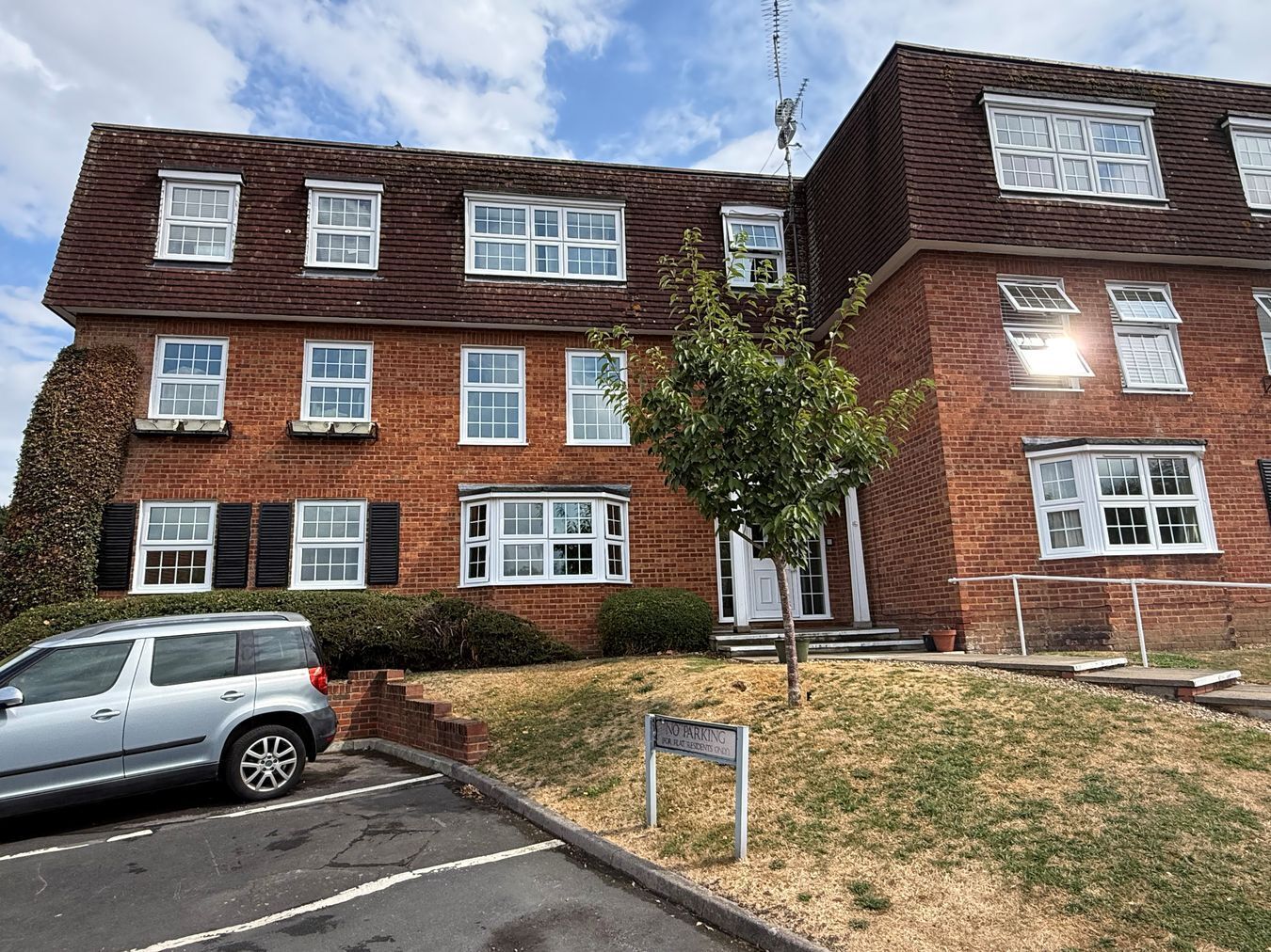 Milton Gardens, Wokingham, RG40 Image 1