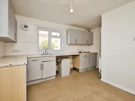 Saxon Close, Westbury thumb 2