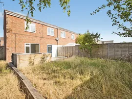 Saxon Close, Westbury thumb 3