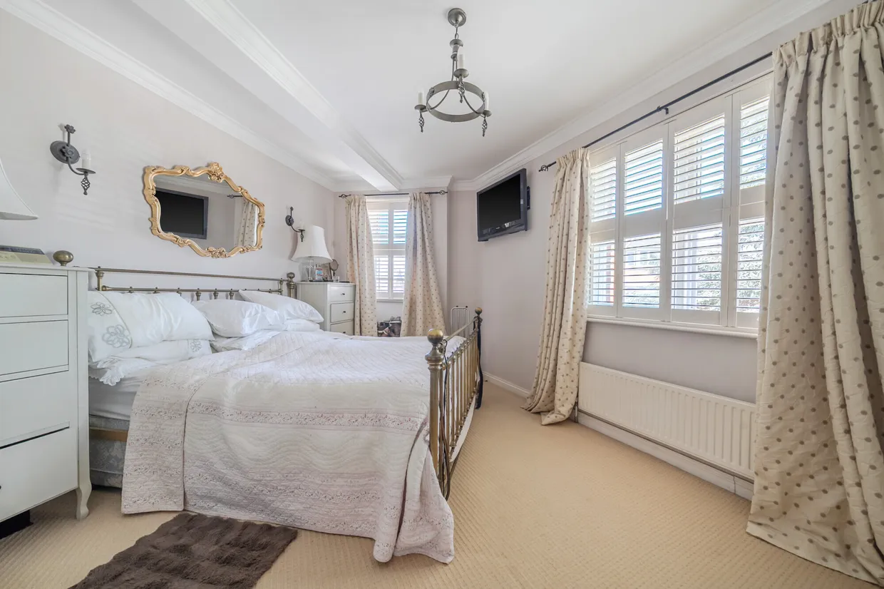 Longbourn, Windsor, SL4 photo 6