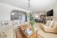 Longbourn, Windsor, SL4 photo 9