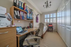 Longbourn, Windsor, SL4 photo 10