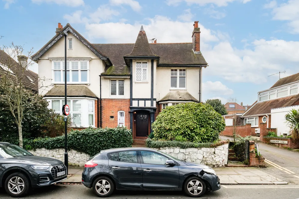Grosvenor Road, London, N10 photo 2
