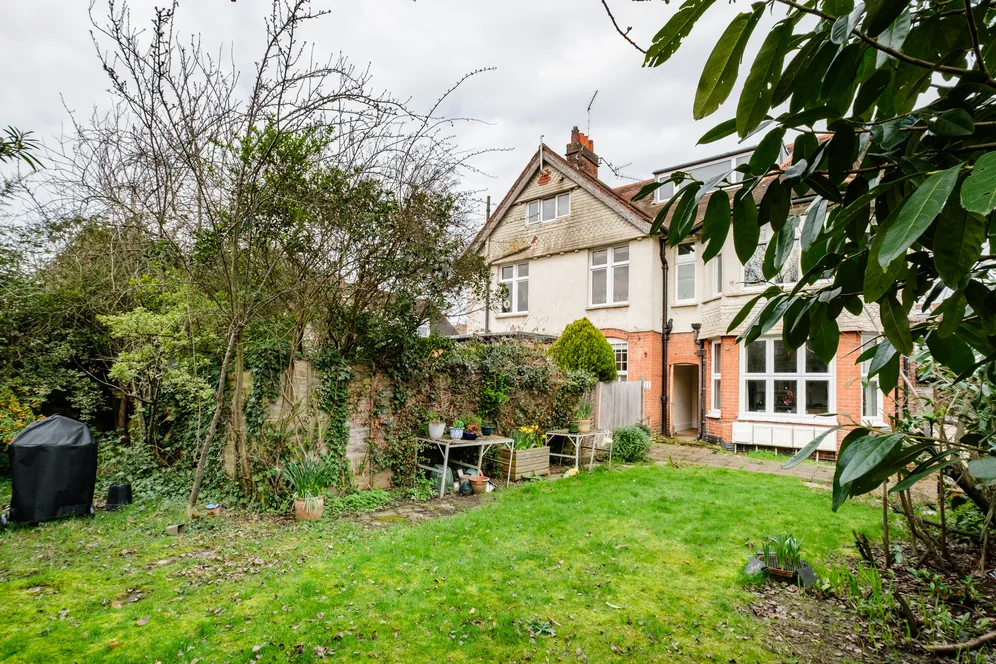 Grosvenor Road, London, N10 photo 14