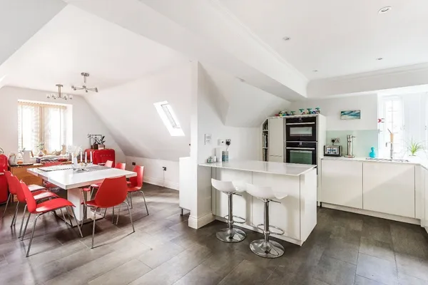 Hatchford Manor, Ockham Lane, KT11 photo 3