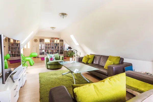 Hatchford Manor, Ockham Lane, KT11 photo 6