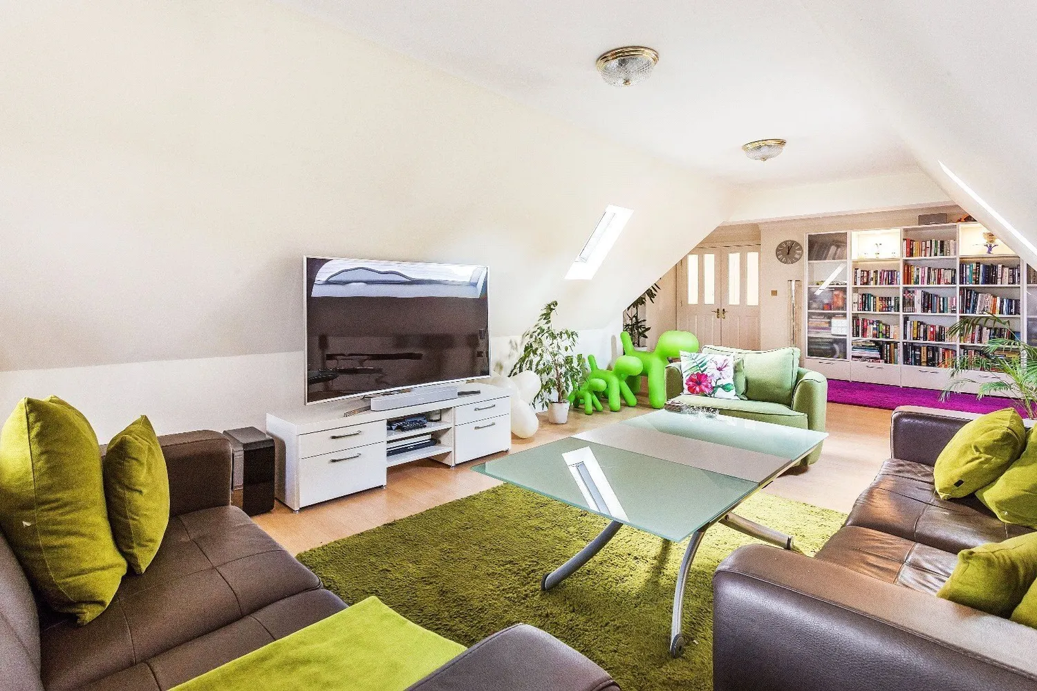 Hatchford Manor, Ockham Lane, KT11 photo 9