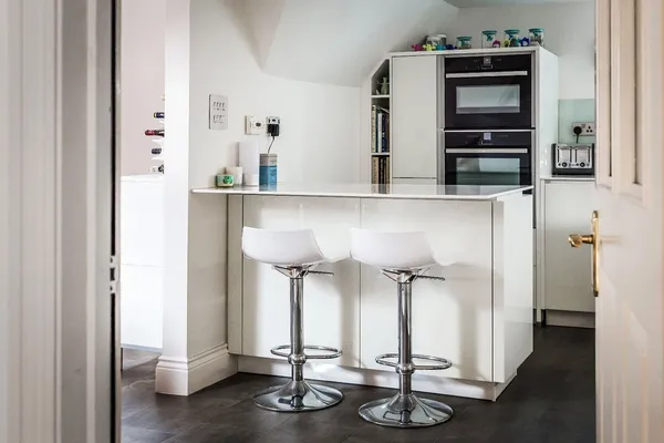 Hatchford Manor, Ockham Lane, KT11 photo 10