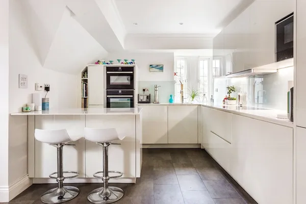 Hatchford Manor, Ockham Lane, KT11 photo 11